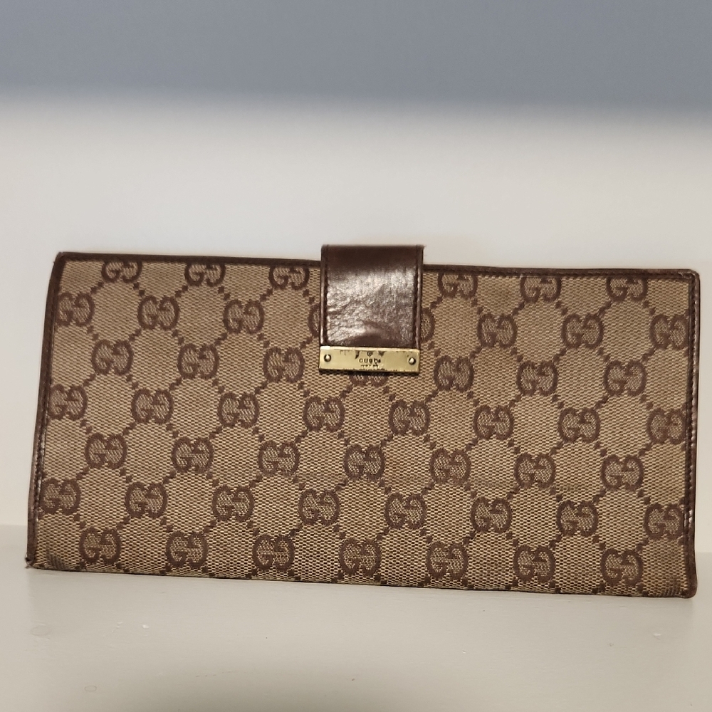 Vintage Gucci Wallet W/ Leather Passport Holder